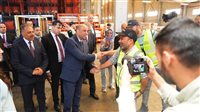 وزير العمل في “النساجون الشرقيون” لتشجيع الاستثمار والتنمية والصناعة الوطنية وتكريم العمال