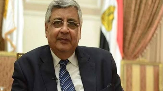 عوض تاج الدين: إجراءات احترازية في المطارات والمنافذ لمتابعة الأوضاع الصحية