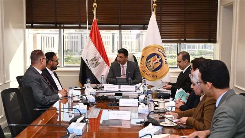 خالد هاشم: الصناعات الكيماوية ركيزة أساسية في استراتيجية 2030 ودعم قطاع التشييد