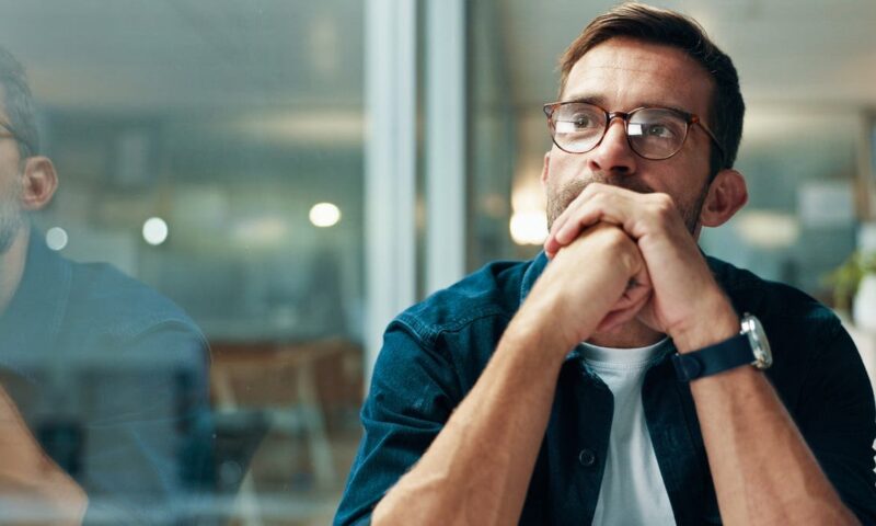 لا داعي للإحراج.. التحدث مع النفس بصوت عالٍ ميزة مفيدة