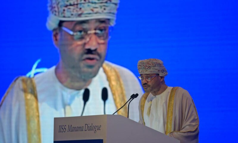 سلطنة عمان: لا نؤيد فرض رسوم على العبور من مضيق هرمز