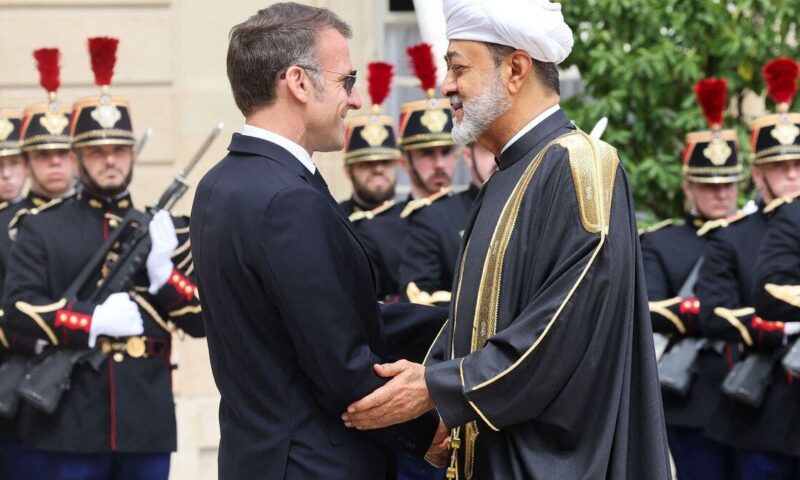 عُمان وفرنسا توقعان 12 اتفاقية لتعزيز الشراكة الاستراتيجية