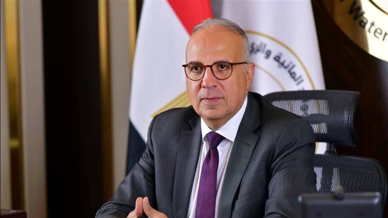 وزير الري يستجيب لاستغاثة أهالي كفر صقر ويوجه بإزالة القمامة من ترعة الهجارسة