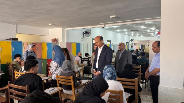 رئيس جامعة دمنهور يشيد بانضباط وجودة لجان الامتحانات بكليات قطاع النوبارية