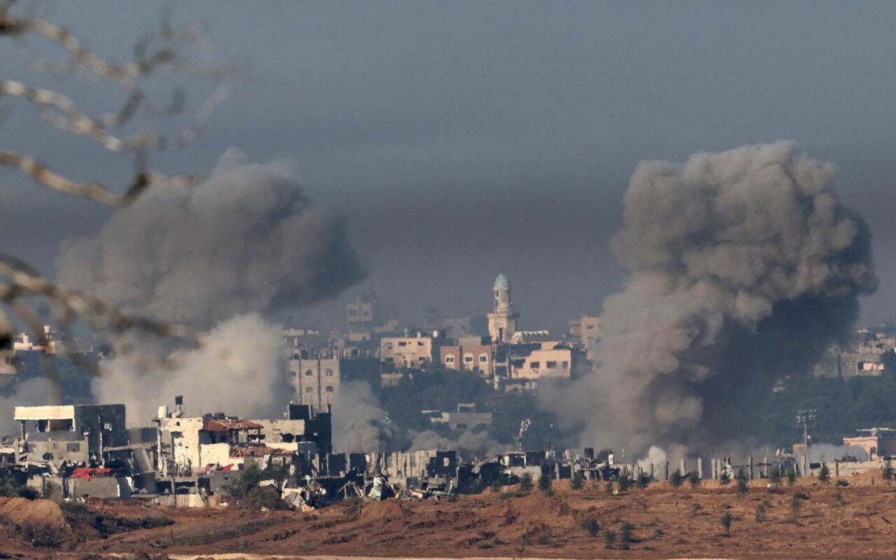 الخارجية الفلسطينية تدين قصف خيام النازحين في حي الرمال بغزة وتصفه بجريمة إبادة جماعية