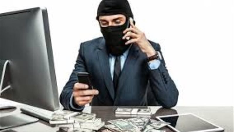 هدايا وخدمات مجانية وهمية.. الحكومة تحذر من حيل للاستيلاء على أموال المصريين في البنوك (انفوجراف)