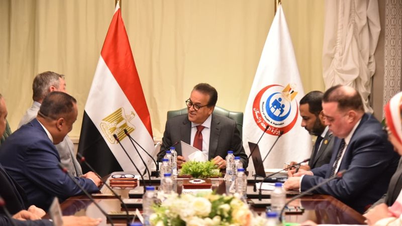 وزير الصحة يبحث نقل تكنولوجيا تصنيع كواشف وأنظمة فصائل الدم إلى مصر