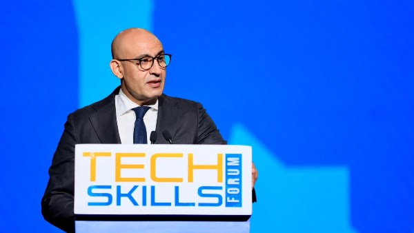 “الحدث يتعلق بمستقبلكم”|عبد اللطيف يوجه رسالة للطلاب المشاركين في منتدى التعليم الفني