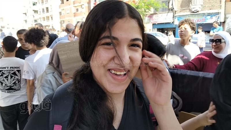 فرحة طلاب الثانوية العامة بالإسماعيلية لسهولة امتحان اللغة الأجنبية الثانية (فيديو وصور)