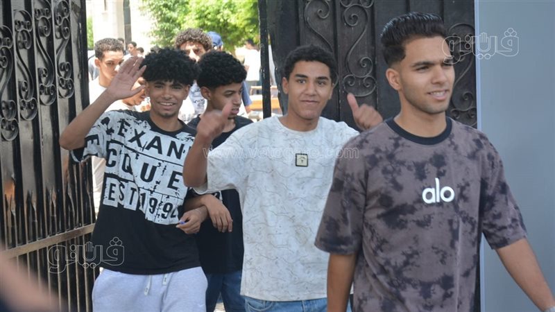 فرحة وقلق أمام اللجان، مشاعر متباينة لطلاب الثانوية بالجيزة بعد انتهاء أول أيام الامتحانات (صور)