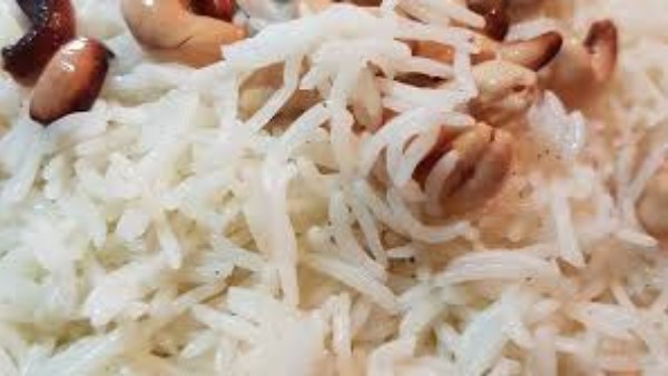 سر المطاعم في مطبخك .. طريقة عمل الأرز بالحبة الطويلة المفلفلة الناجحة 100%
