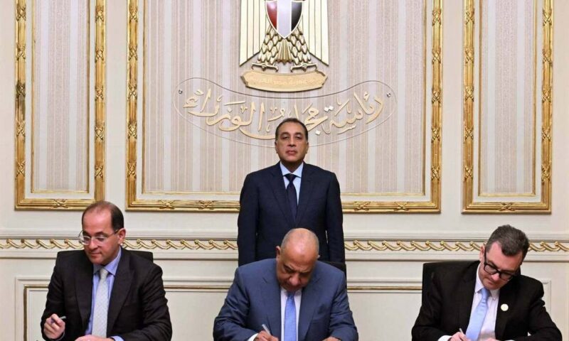 تمويل حكومي بـ60 مليار جنيه لتطوير الشبكة القومية للكهرباء في مصر