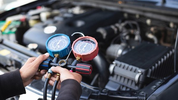 5 علامات تكشف أعطال مكيف السيارة.. متى موعد الشحن؟