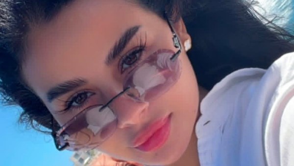منة عرفة تستعرض جمالها فى الساحل
