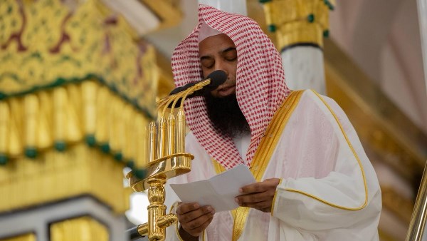 خطيب المسجد النبوي يحذر الحجاج العائدين من عدة أمور.. تعرف عليها