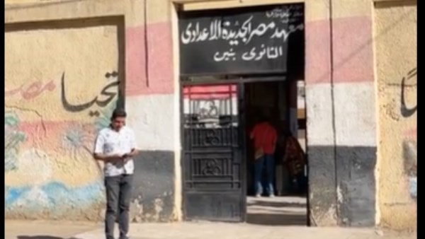 طلاب العلمي بالثانوية الأزهرية يتوافدون على اللجان لأداء امتحان الرياضيات البحتة