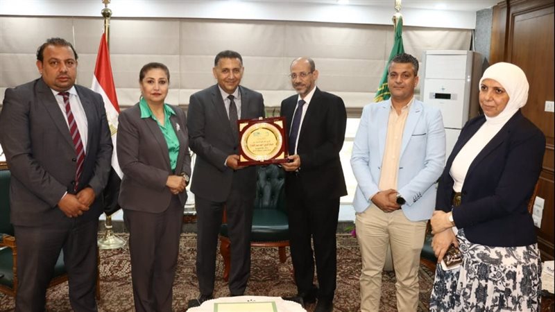 محافظ القليوبية يستقبل وفد اللجنة الطبية والاستغاثات بمجلس الوزراء ومؤسسة بنك الشفاء المصري