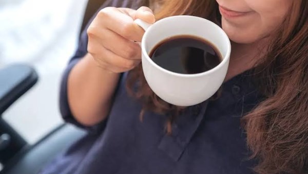 تناول كوب من هذا المشروب يوميا يحميك من أمراض خطيرة