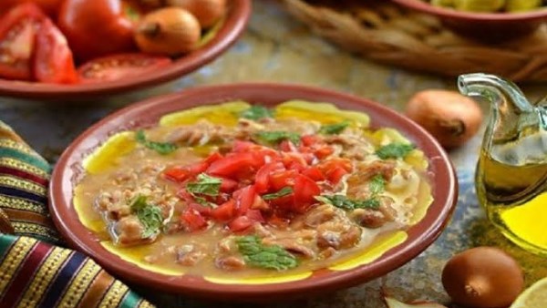 طريقة عمل الفول بالثوم.. وجبة إفطار شهية بخطوات سهلة