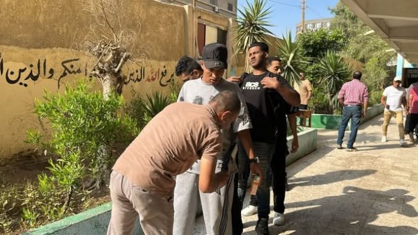 أول أيام الثانوية الأزهرية أدبي.. جولات مكثفة على اللجان وضبط طالب أخفى هاتفًا وشاومينج يزعم التسريب والأزهر يرد | فيديو وصور