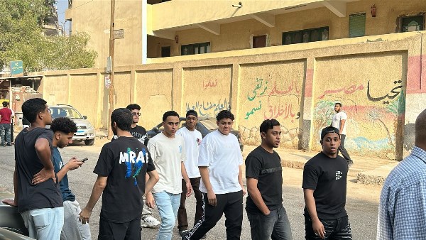 لحظة توافد طلاب الثانوية الأزهرية على اللجان لأداء امتحان مادة النحو للقسم العلمي.. بث مباشر