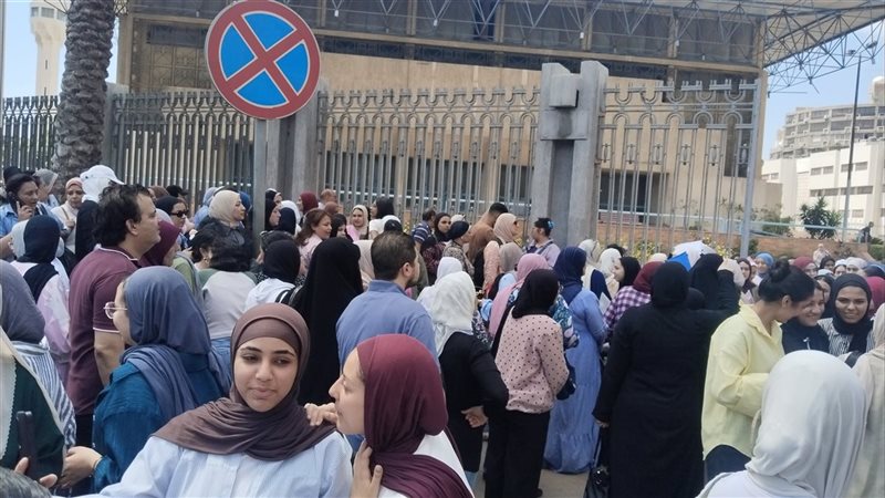 اللغة الأجنبية الثانية ترسم البسمة على وجوه طلاب الثانوية العامة بالإسكندرية (فيديو)