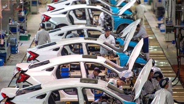 «فيتش»: مصر تستهدف إنتاج 100 ألف سيارة سنويًا وتقترب من الريادة الإقليمية