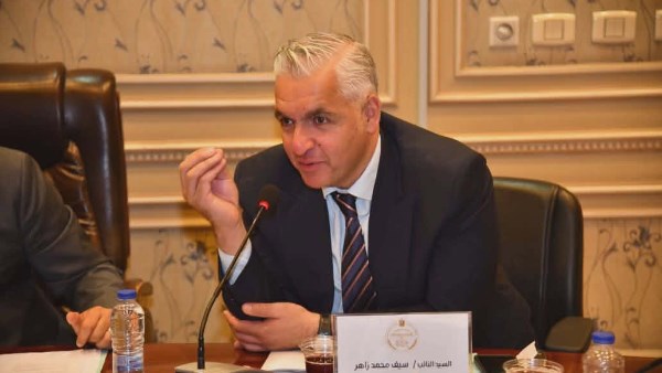 سيف زاهر يطالب بجدول زمني  لإنهاء أعمال التطوير ورفع كفاءة الملاعب