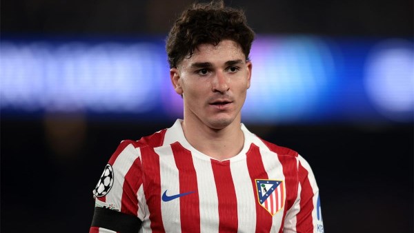 أتلتيكو مدريد يفتح الباب أمام انتقال ألفاريز إلى برشلونة بوعد رسمي