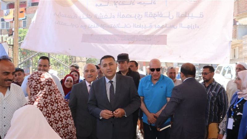 محافظ القليوبية يتفقد أعمال القافلة الطبية المجانية بوحدة البقاشين الصحية بكفر شكر