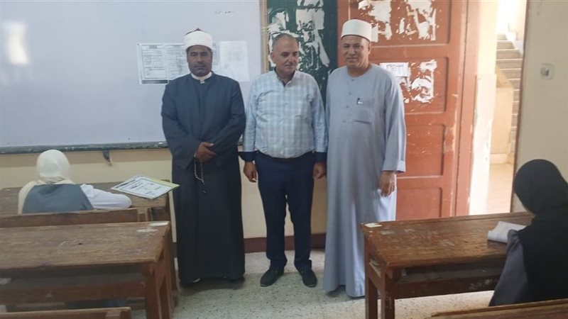 مدير منطقة الإسماعيلية الأزهرية يتابع انتظام لجان امتحان التاريخ للشهادة الثانوية