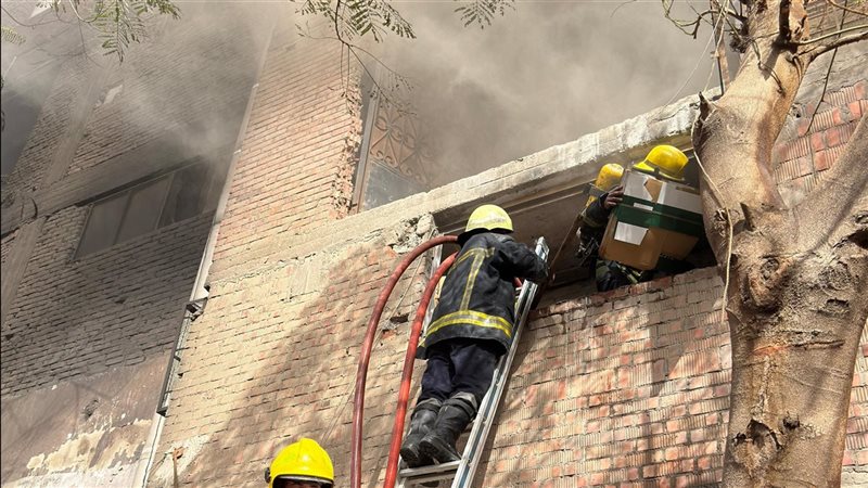 استشهاد ضابط بقوات الحماية المدنية وإصابة آخرين أثناء إخماد حريق منشأة ناصر