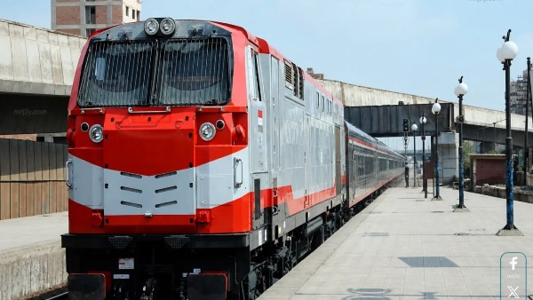 عطل مفاجئ يربك حركة القطارات.. عربة بضائع تخرج عن القضبان بمحافظة سوهاج
