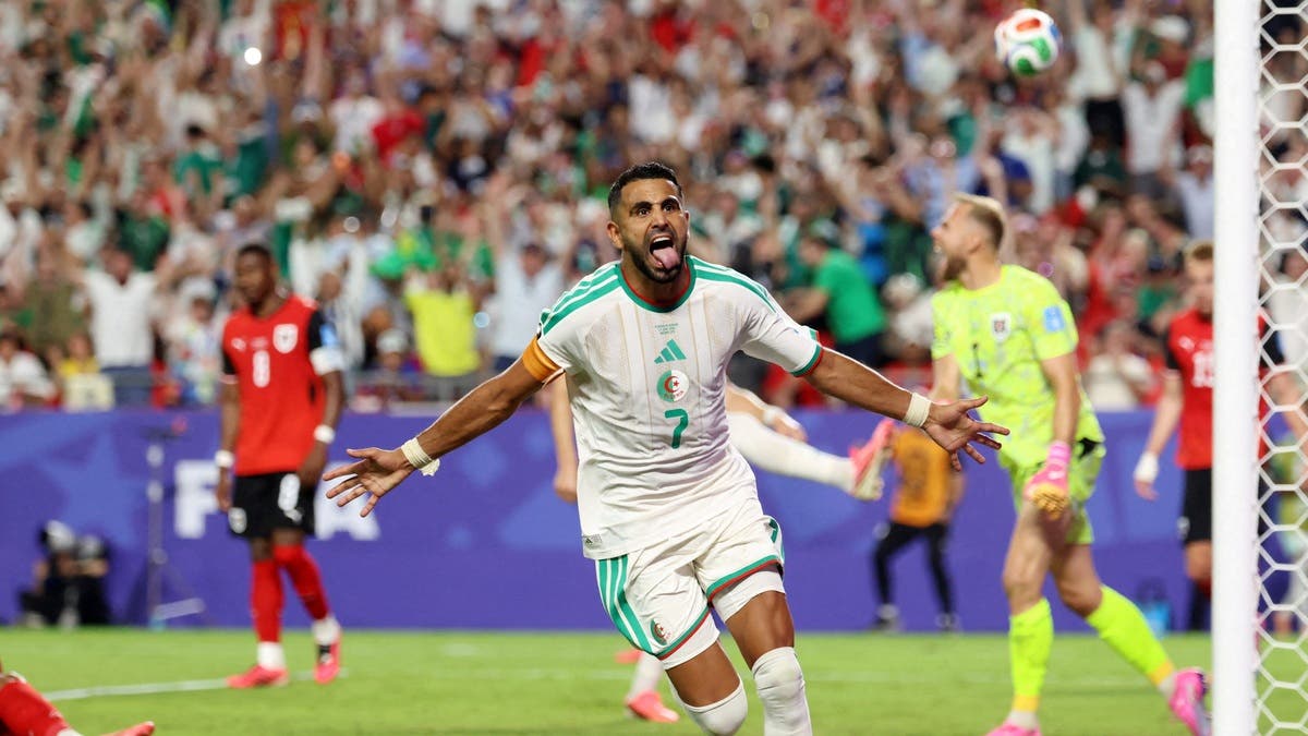 الأسطورة محرز يحمل الجزائر إلى دور الـ 32 بكأس العالم