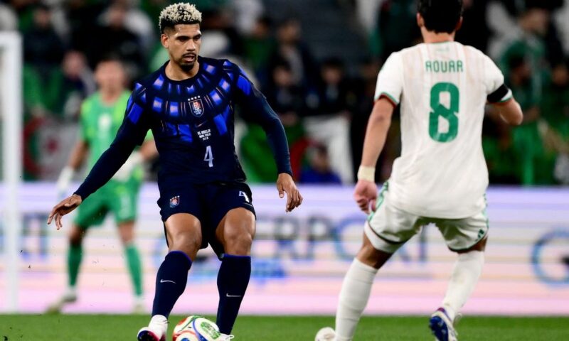 أراوخو يغادر معسكر الأوروغواي ويعود إلى برشلونة