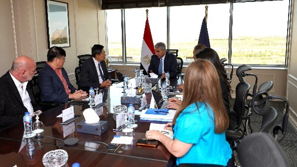 السياحة تناقش تنظيم سلسلة من المعارض الأثرية بعدد من المدن الأوروبية.. ونائبة تطالب بإطلاق حملات تسويق جديدة