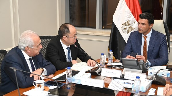 الحكومة تناقش توسعات صناعة الإطارات وتعميق التصنيع المحلي.. ونواب: مصر أصبحت جاذبة للاستثمارات وتوفر الأمان للمستثمر