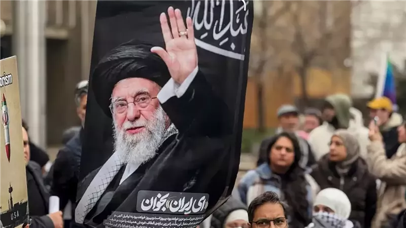العراق يوافق على إقامة مراسم تشييع علي خامنئي في مدينتي النجف وكربلاء