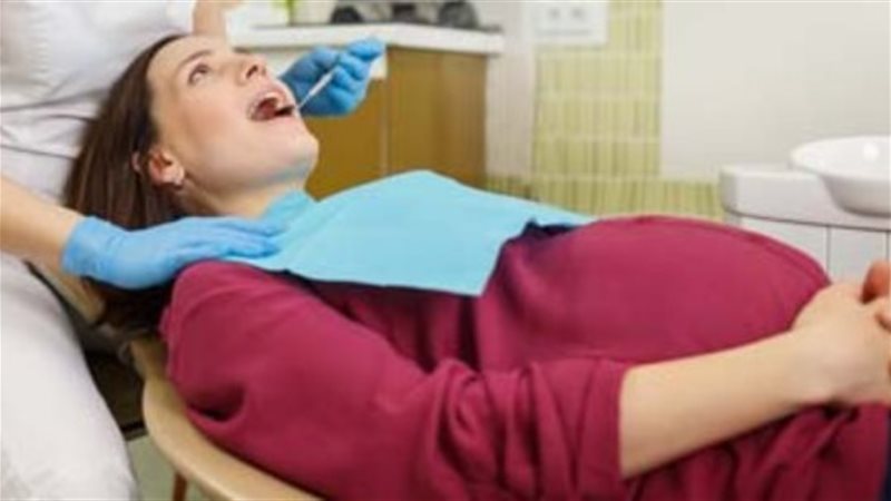 منها “الولادة المبكرة وصحة الجنين”، تحذير من مخاطر التهاب اللثة أثناء الحمل