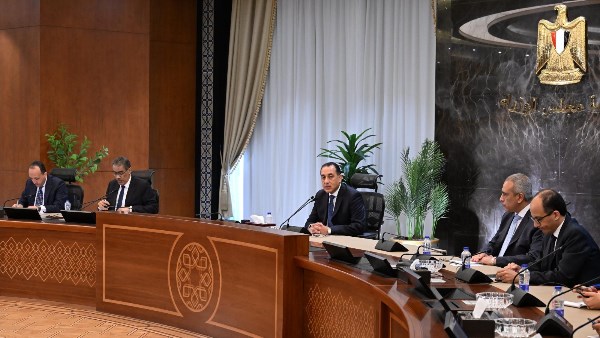 شركة صينية عالمية تعتزم دعم الشبكة القومية للكهرباء وتحلية مياه البحر بمصر