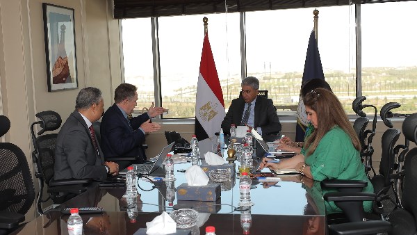 وزير السياحة والآثار يبحث مع شركة دولية فرص الاستثمار في السياحة النيلية والبحرية بمصر
