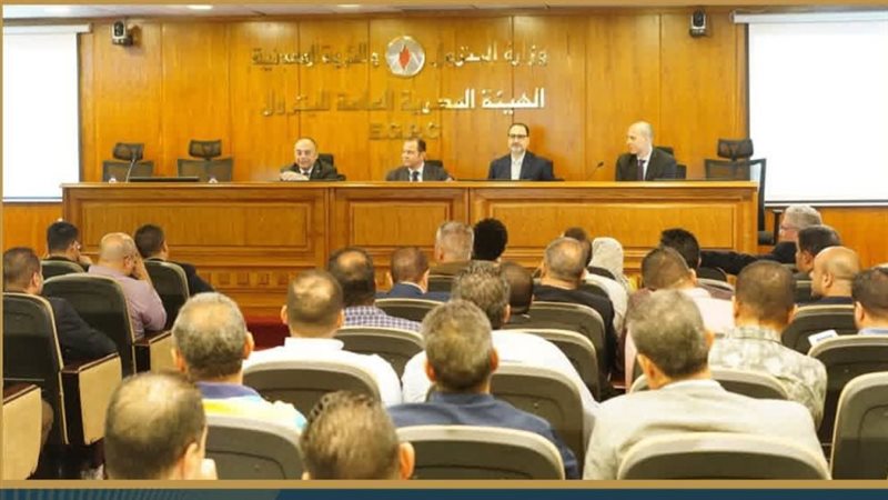هيئة البترول تناقش مشروع “تاون جاس” لتحويل السيارات المتقادمة للعمل بالكهرباء
