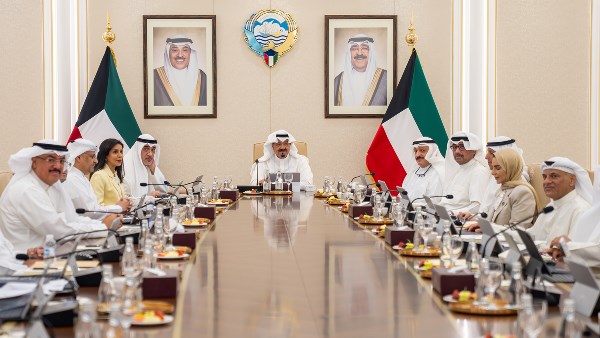 الوزراء الكويتي يدين الاعتداءات الإيرانية الآثمة