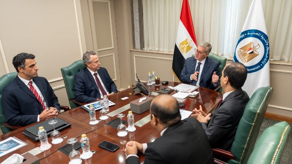 وزير البترول يبحث مع “شيفرون” تسريع اتفاقيات ربط حقل الغاز القبرصي بمصر