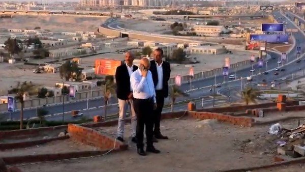 محافظ القاهرة يقود حملة مكبرة لإزالة التعديات والإشغالات بكورنيش المقطم.. صور