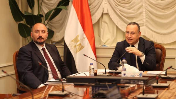 وزير التعليم العالي يعقد اجتماعًا لتكثيف إطلاق القوافل المتكاملة داخل وخارج مصر