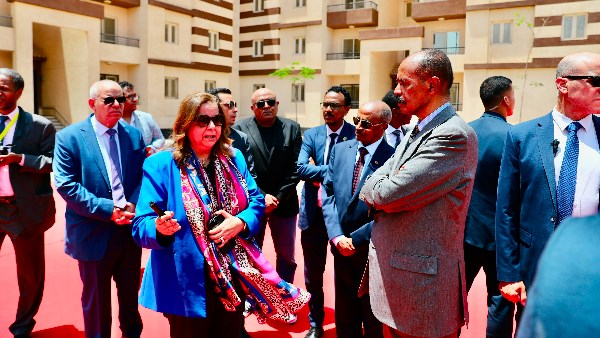 الرئيس الإريتري يزور وحدات سكن لكل المصريين بحدائق العاصمة