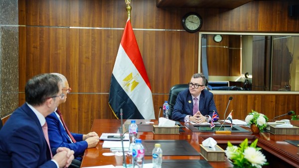 وزير التخطيط يبحث مع الرئيس التنفيذي لـ (BII) توسيع التمويلات التنموية في مصر