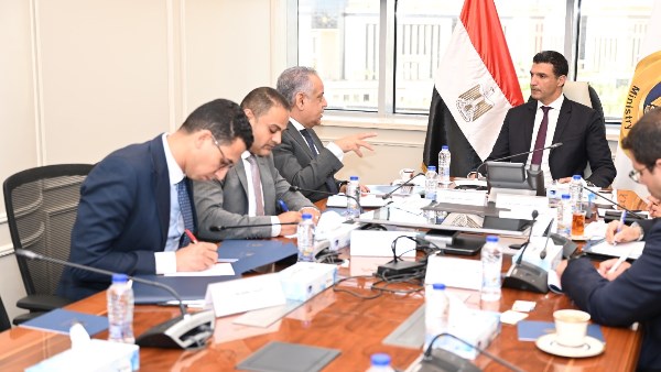 وزير الصناعة ورجال الأعمال المصريين الأفارقة يبحثان تعزيز التكامل الصناعي بالقارة