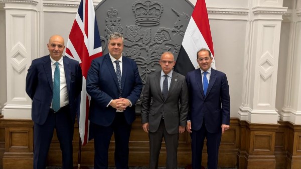وزير الاستثمار: تعزيز التعاون في مجالات الصناعة والتكنولوجيا والخدمات المالية والتعليم والرعاية الصحية مع بريطانيا